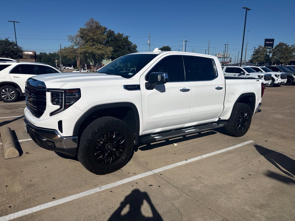 Used 2022 GMC Sierra 1500 SLT w/ SLT Convenience Package AWD/4WD image 1