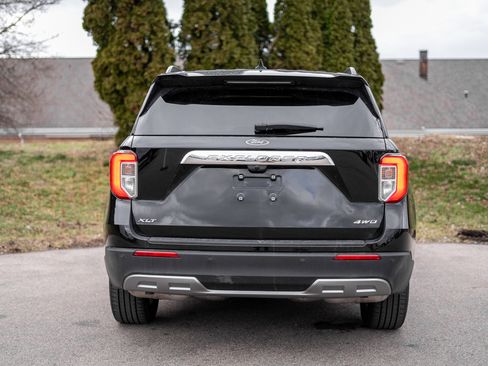 Used 2023 Ford Explorer XLT w/ Equipment Group 202A image 6