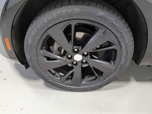 Used 2021 Buick Envision Essence w/ Technology Package I image 3