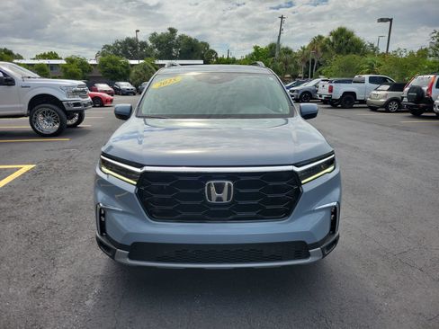 Used 2025 Honda Pilot Touring image 4