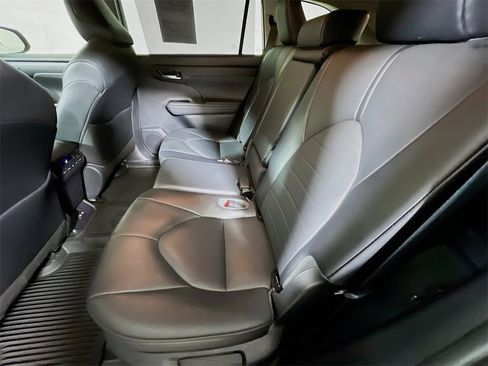 Certified 2021 Toyota Highlander XLE image 23