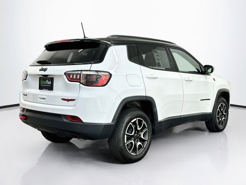 Used 2025 Jeep Compass Trailhawk AWD/4WD image 9