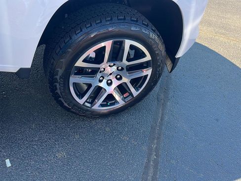 Used 2024 Chevrolet Colorado Z71 w/ Z71 Convenience Package 2 image 32