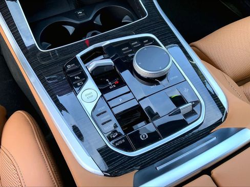 Used 2025 BMW X5 xDrive50e w/ M Sport Package image 31