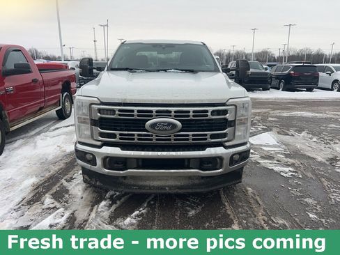 Used 2025 Ford F250 XLT image 2
