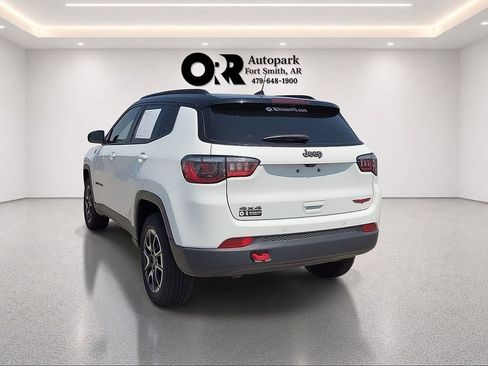 Used 2025 Jeep Compass Trailhawk AWD/4WD image 4