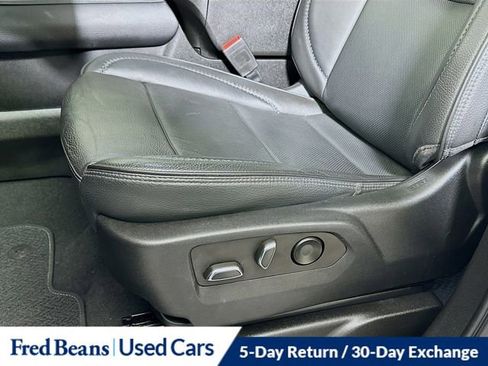 Used 2022 GMC Yukon Denali w/ Denali Premium Package image 22