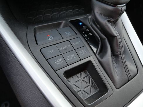 Certified 2024 Toyota RAV4 LE image 31