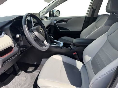 Used 2019 Toyota RAV4 Limited image 10