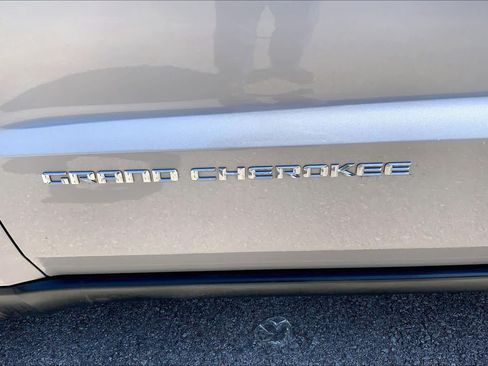 Used 2015 Jeep Grand Cherokee Limited w/ Luxury Group II AWD/4WD image 10