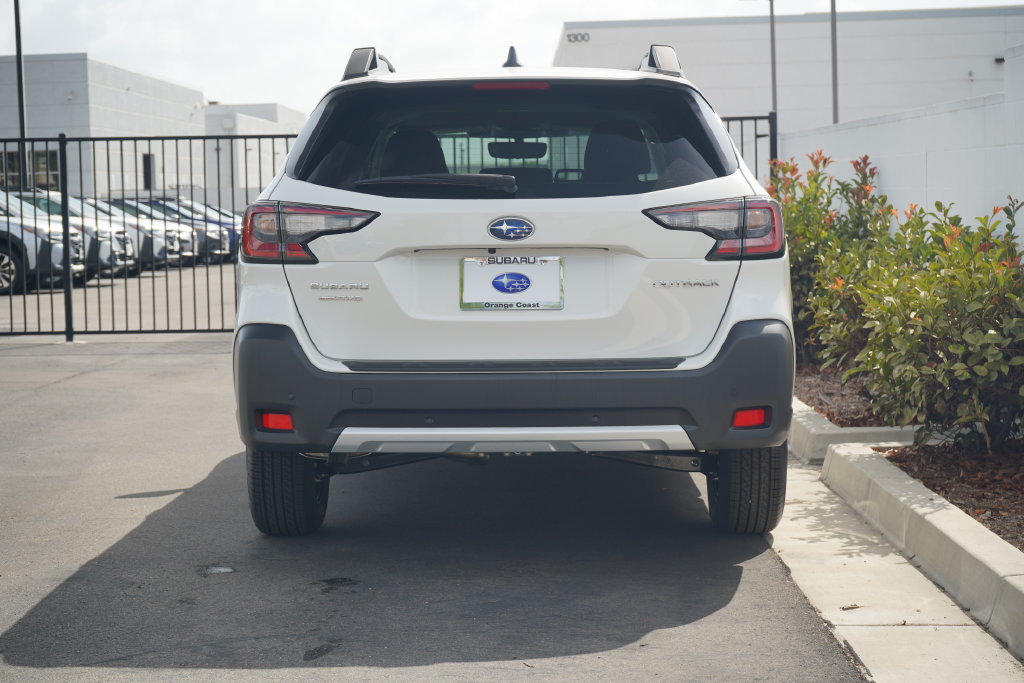 Used 2025 Subaru Outback Limited AWD/4WD image 4