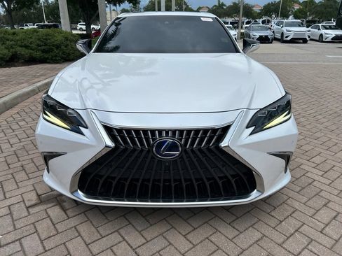Certified 2022 Lexus ES 300h Ultra Luxury w/ Accessory Package 2 FWD image 8