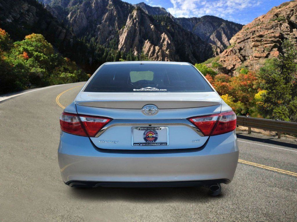 Used 2016 Toyota Camry SE FWD image 4
