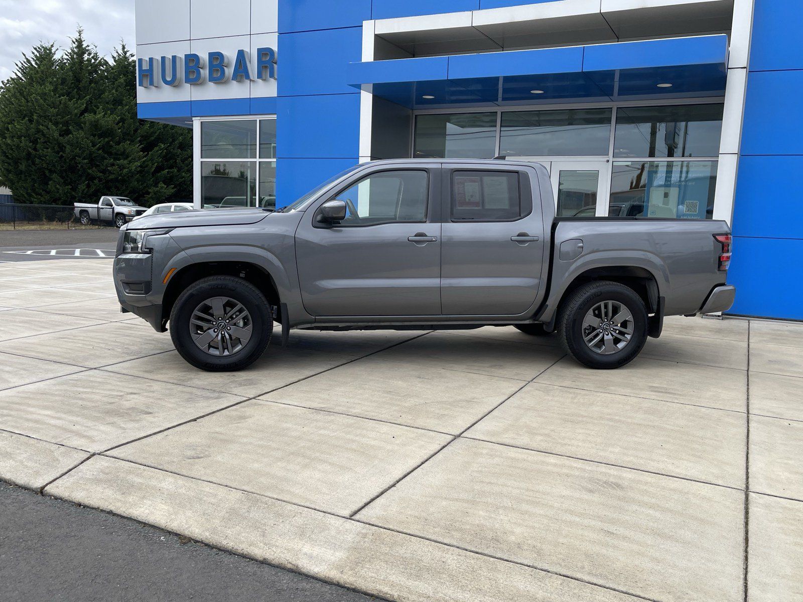 Used 2025 Nissan Frontier SV AWD/4WD image 2