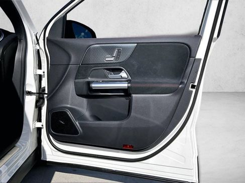 Used 2025 Mercedes-Benz GLA 250 image 19