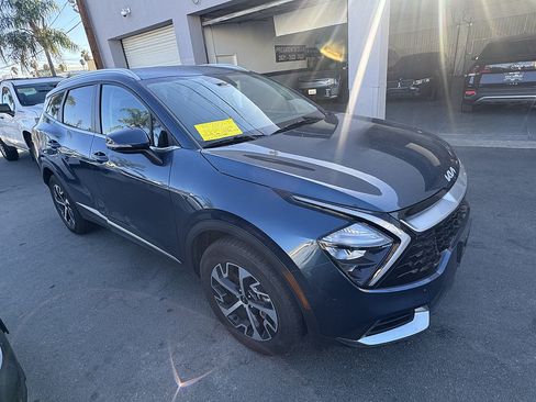 Used 2023 Kia Sportage EX AWD/4WD image 2