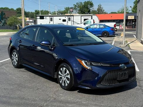 Used 2020 Toyota Corolla LE FWD image 2