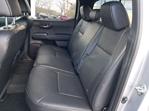 Used 2020 Toyota Tacoma TRD Sport image 12