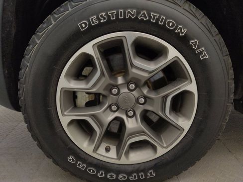 Used 2022 Jeep Cherokee Trailhawk AWD/4WD image 31