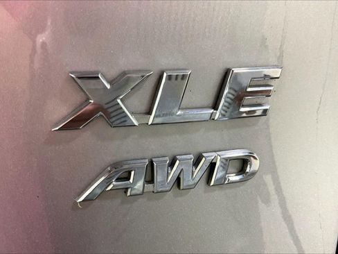Used 2020 Toyota RAV4 XLE Premium AWD/4WD image 8