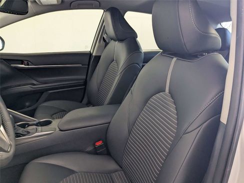 Used 2024 Toyota Camry SE w/ Convenience Package image 10