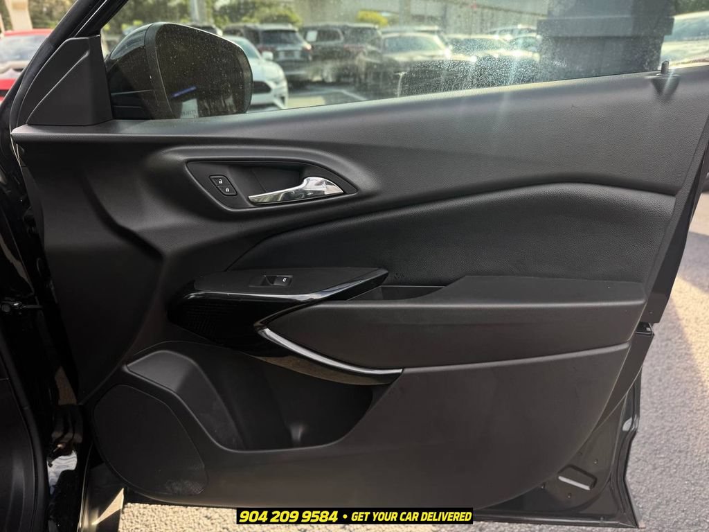 Used 2025 Chevrolet Trax LT w/ Driver Confidence Package FWD image 22