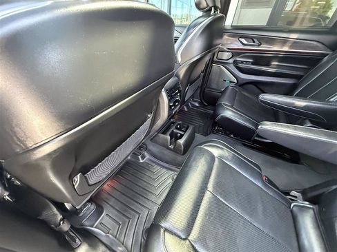 Used 2022 Jeep Grand Cherokee L Overland w/ Luxury Tech Group IV AWD/4WD image 36