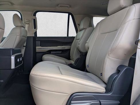 Used 2024 Ford Expedition XLT RWD image 19