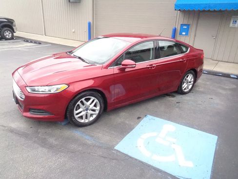 Used 2016 Ford Fusion SE FWD image 6