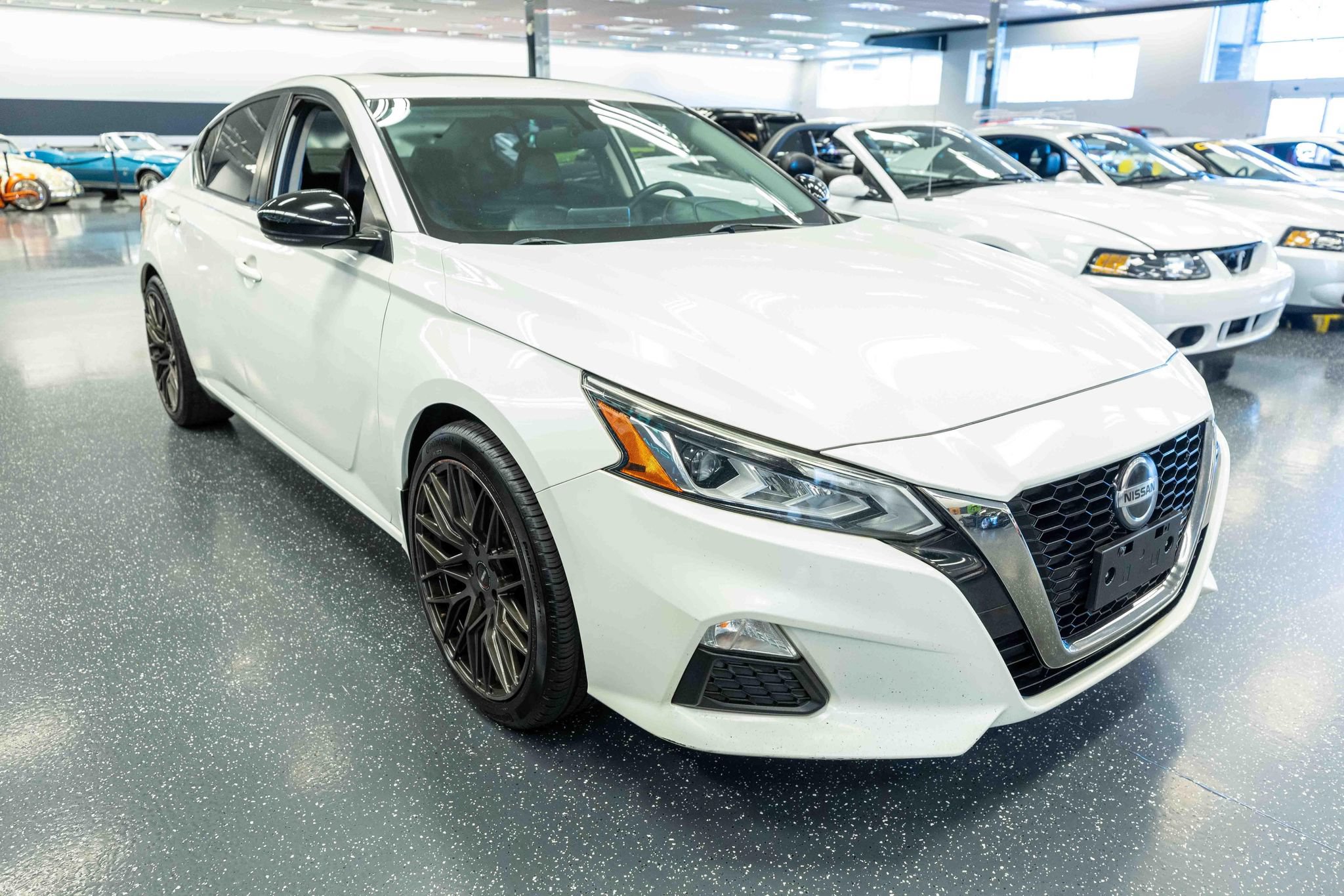 Used 2019 Nissan Altima 2.5 SR w/ SR Premium Package FWD image 3