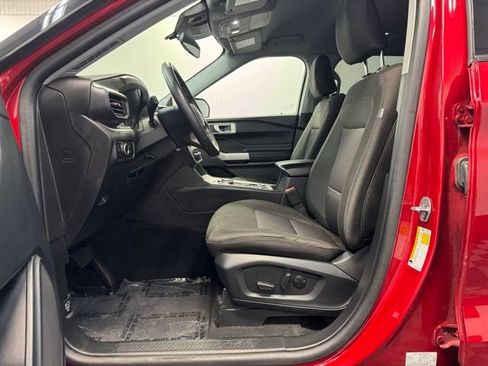 Used 2024 Ford Explorer XLT image 13