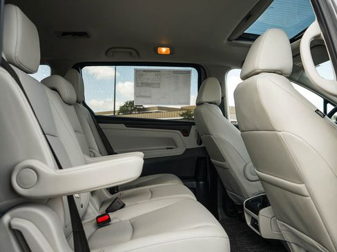 New 2026 Honda Odyssey EX-L image 13