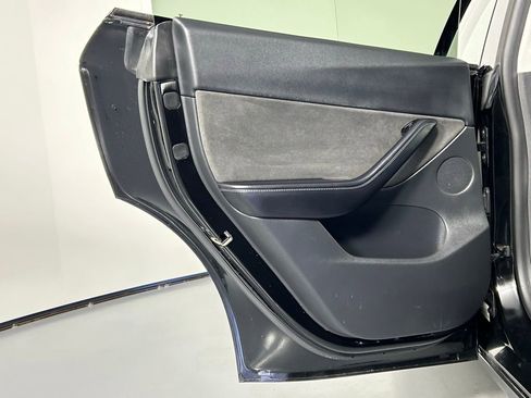 Used 2021 Tesla Model Y Long Range image 16