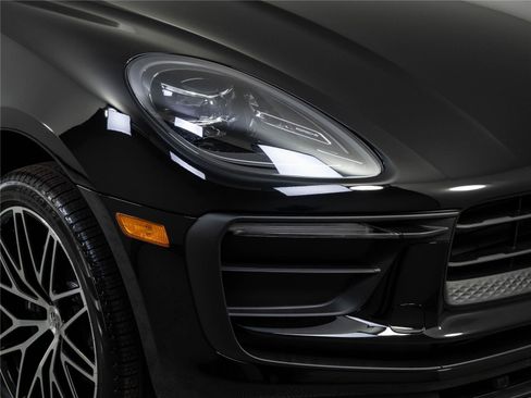 New 2026 Porsche Macan Turbo AWD/4WD image 37