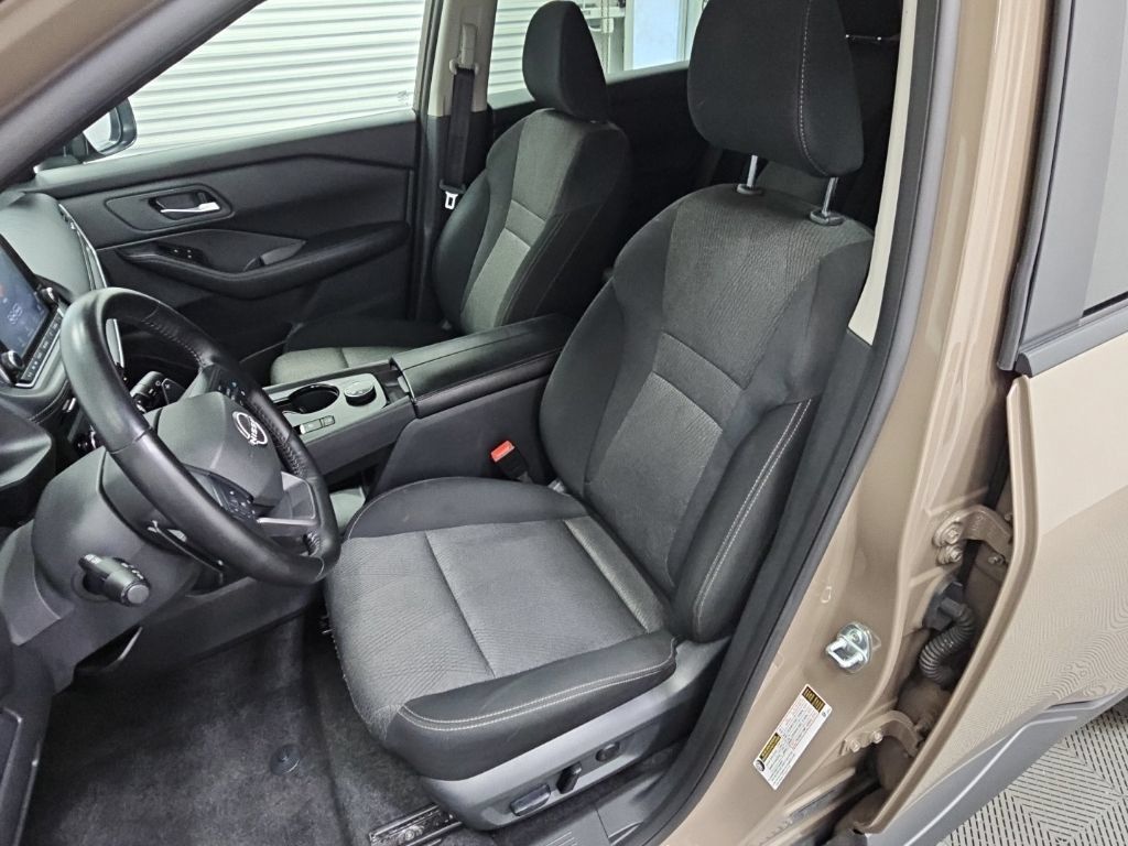Used 2025 Nissan Rogue SV AWD/4WD image 26