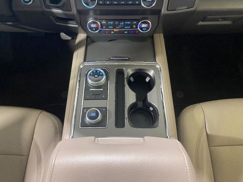 Used 2020 Ford Expedition XLT w/ Equipment Group 202A AWD/4WD image 18