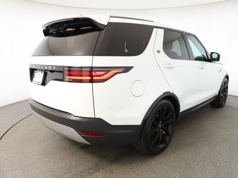 Used 2024 Land Rover Discovery S image 4