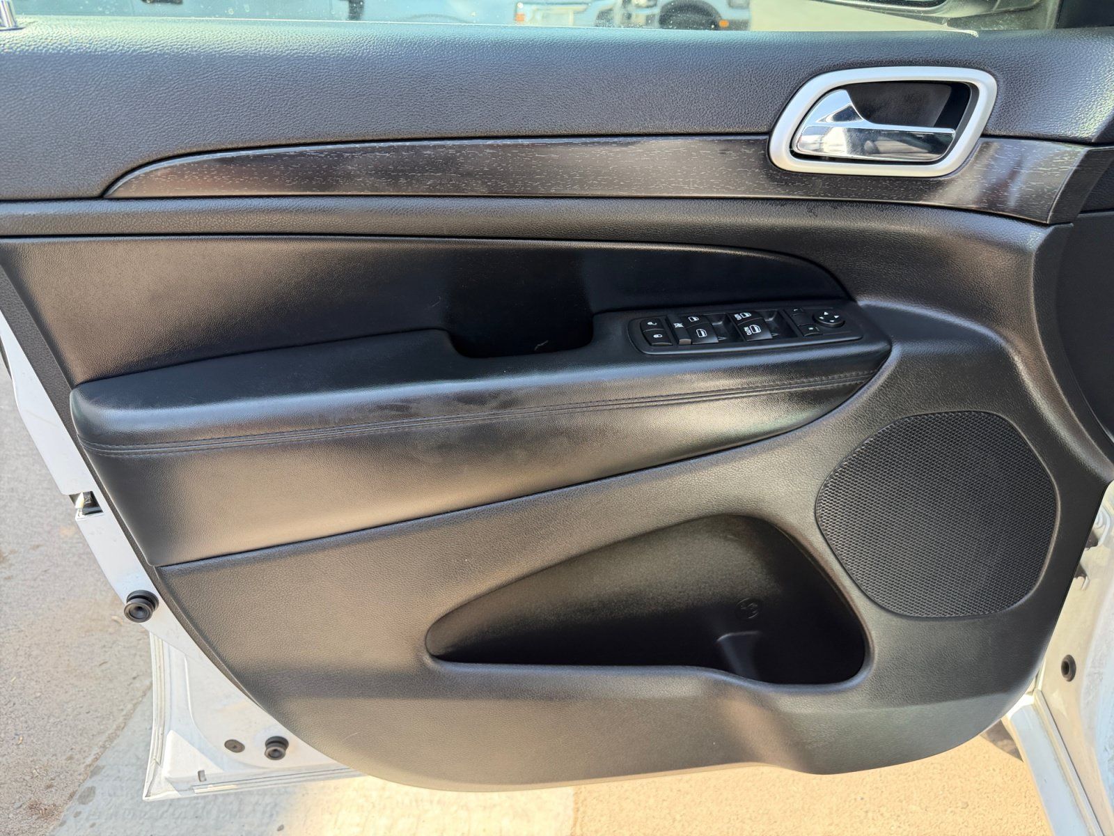 Used 2015 Jeep Grand Cherokee Altitude RWD image 13