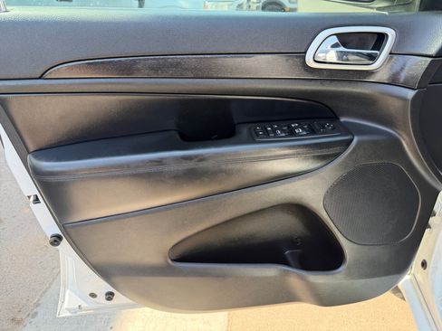 Used 2015 Jeep Grand Cherokee Altitude RWD image 13
