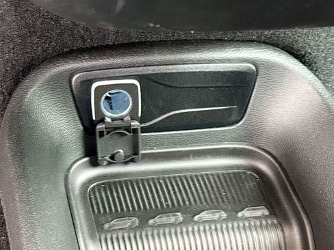 Used 2026 Chrysler Pacifica Select image 22