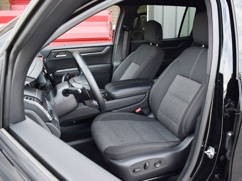 Used 2025 GMC Acadia Elevation AWD/4WD image 5
