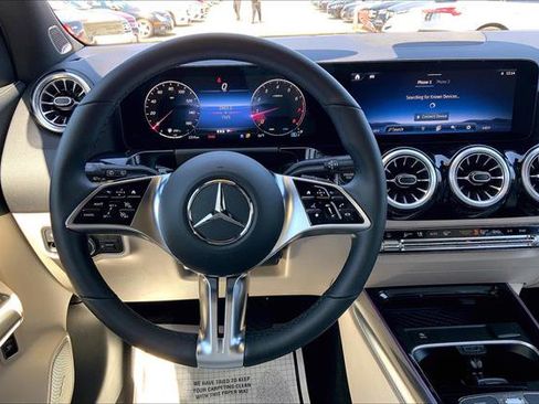 Used 2025 Mercedes-Benz GLA 250 4MATIC image 51