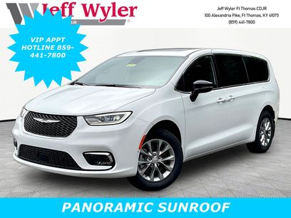 New 2026 Chrysler Pacifica Select