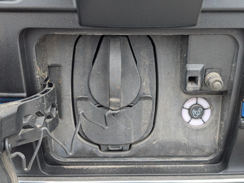 Used 2023 Ford E-Transit Medium Roof RWD image 4
