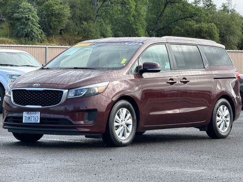 Used 2017 Kia Sedona LX w/ LX Essentials Premium Package FWD image 7