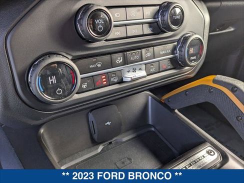 Used 2023 Ford Bronco Badlands image 17