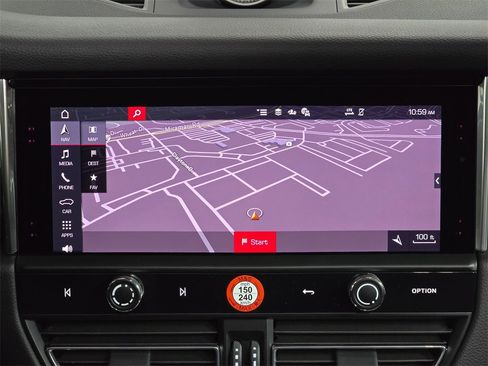 Certified 2025 Porsche Macan image 18