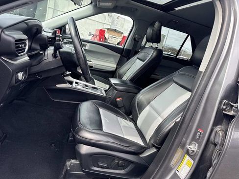 Used 2023 Ford Explorer XLT w/ Equipment Group 202A AWD/4WD image 29