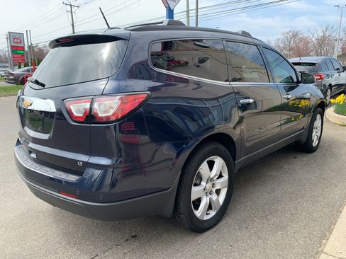Used 2017 Chevrolet Traverse LT w/ Style and Technology Package image 7