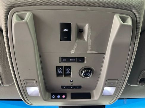 Used 2018 Cadillac Escalade Luxury w/ LPO, Radiant Package image 24